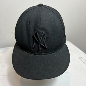 New York Yankees All Black Fitted Hat 59Fifty MLB Baseball Size 7 1/2 image 2