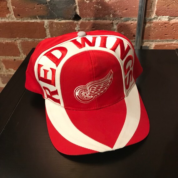 red wings snapback