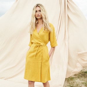 Vestido envelope de linho NOELLE: Vestido midi com manga quimono e bolsos