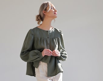 Blusa de linho com manga flare: gola franzida e botões frontais