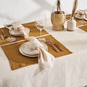 Set of 4 linen placemats, Linen placemats with mitered corners, Softened linen placemats in various colors