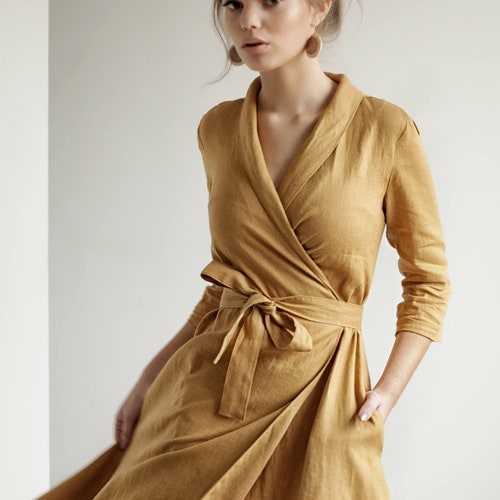 Robe en lin MARLENA avec col châle, robe maxi Wrap, robe longue en lin pour femme, robe en lin d'inspiration vintage, vêtements en lin pour femme