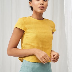 Camisa de lino con botones en la espalda AMELIA, top de cultivo de lino, top de lino de manga corta, blusa de mangas casquillo, top de lino hecho a mano, top de lino para mujer imagen 2