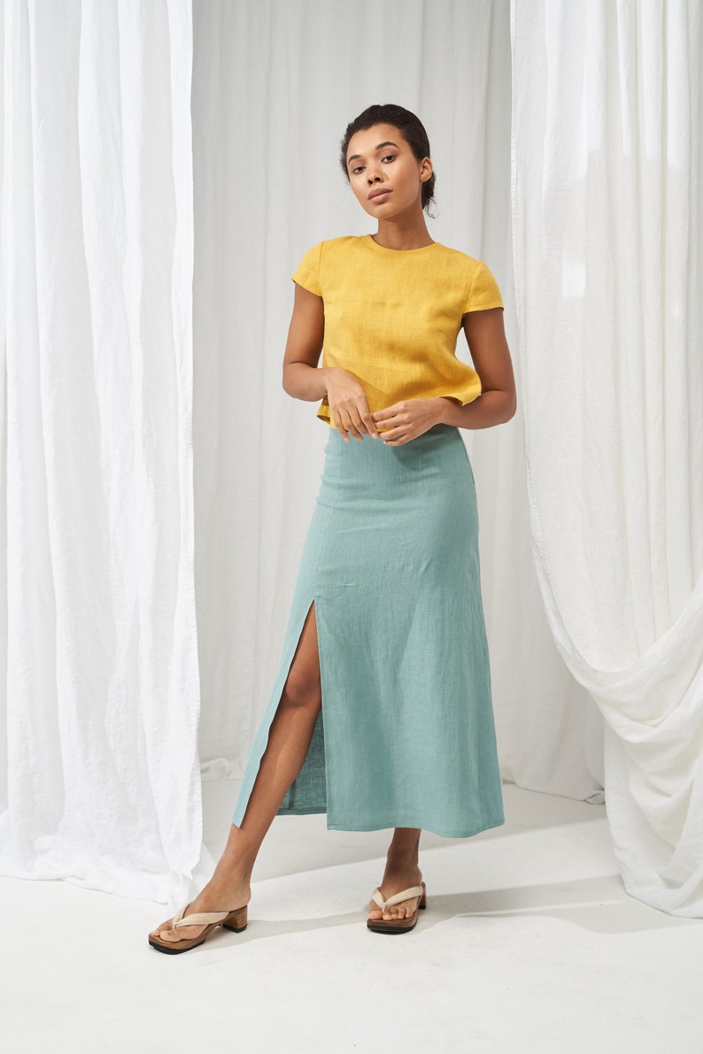 AM02415 BACK BUTTON TRIM 100%LINEN TOP
