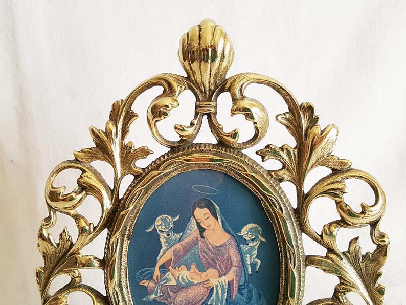 Vintage Rococo Style With Scrolls And Acanthus Leaves Brass Glass Oval Picture Frame