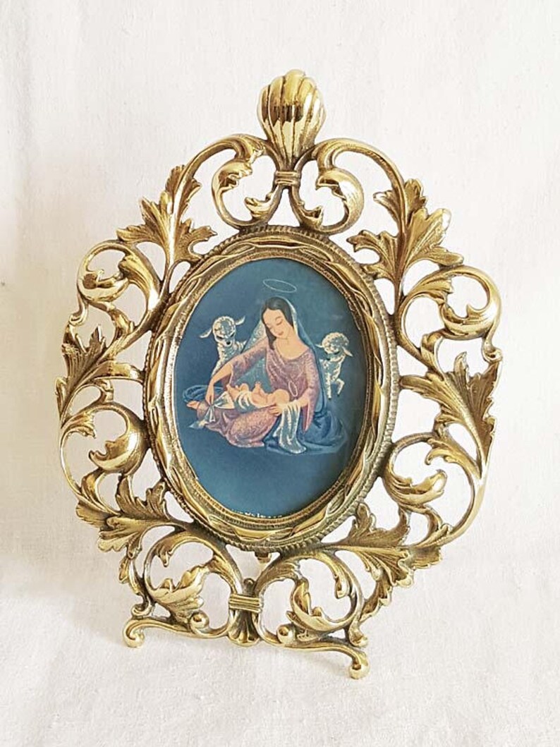 Vintage Rococo Style With Scrolls And Acanthus Leaves Brass Glass Oval Picture Frame