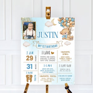 Sinal de cartaz de aniversário de marco de balão de ar quente de urso azul editável, cartaz de aniversário de marco de urso, quadro de primeiro aniversário azul dourado