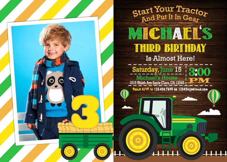 K&ouml;nnte beinhalten: Eine Geburtstagseinladung f&uuml;r einen Jungen namens Michael, der seinen dritten Geburtstag feiert. Die Einladung zeigt einen gr&uuml;nen Traktor mit einer gelben Zahl drei auf einem Heuballen. Die Einladung hat einen Holzmaserungshintergrund mit blauem Himmel und wei&szlig;en Wolken. Der Text auf der Einladung lautet "Start Your Tractor And Put It In Gear Michael's Third Birthday Is Almost Here! Saturday, June 15 3:00 PM Michael's House 1515 Walsh Ave Santa Clara, CA 12345 Please RSVP to 123.456.7890 or 123456@hotmail.com"