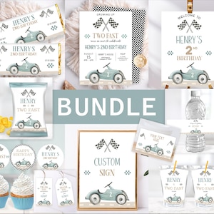 Op de afbeelding: Een bundel feestartikelen met een vintage raceautothema. Inclusief snoepreepwikkels, uitnodigingen, een welkomstbord, stickers, cupcake toppers, cadeaulabels, een chipszak en bekers. De tekst bevat "HENRY'S 2ND BIRTHDAY" en "TWO FAST".