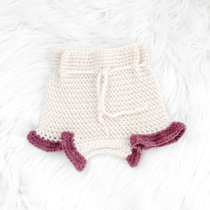 Crochet baby shorts - Baby crochet pattern - Easy crochet pattern - Baby bloomer pattern - Girl ruffle bloomer - Crochet girl shorts - 0-12m