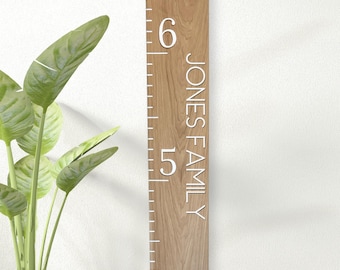 Regla de crecimiento de nogal con fuente mayúscula 3D, vara de medir de madera para niños, regla gigante de pared, tablero de altura con números y muescas blancos