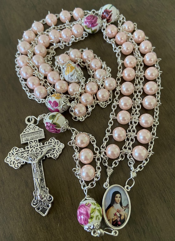 St. Therese katholischer Rosenkranz, Leiterrosenkranz, rosa  Perlenrosenkranz handgemacht - .de