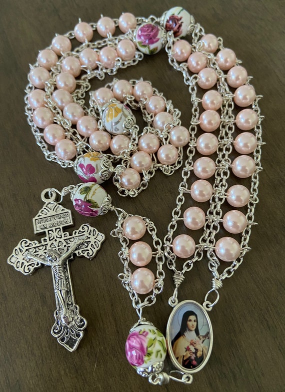 St. Therese katholischer Rosenkranz, Leiterrosenkranz, rosa  Perlenrosenkranz handgemacht - .de