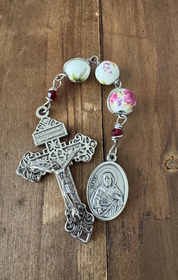 Three Hail Mary Chaplet, Sacred Heart of Jesus/Mary medal, Ceramic beads Rosary