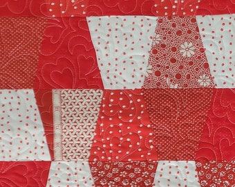 Red and White Tumbler Table Topper