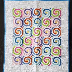 Swirly Pearly Buttons Quilt