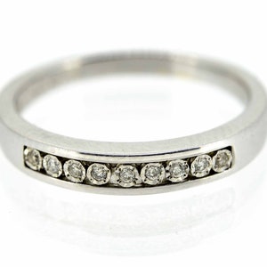 Anillo de la mitad de la eternidad del diamante de oro blanco de 9 ct