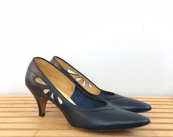 navy blue pumps size 10