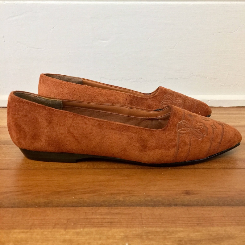 Free US Shipping US 7 Vintage Amber Suede Flats w Embroidered Pointed Toe
