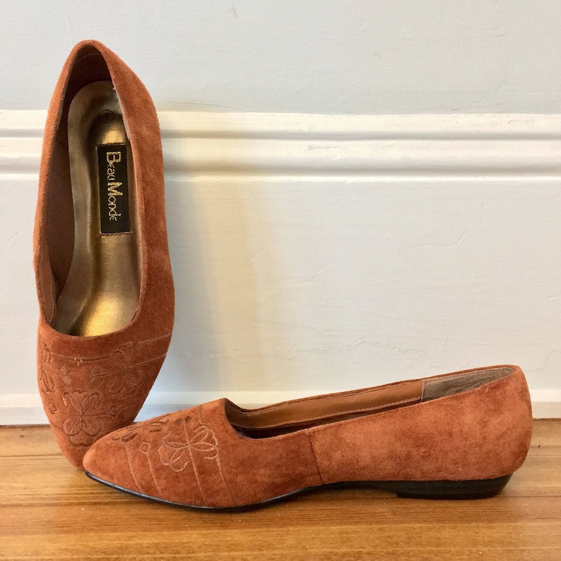 Free US Shipping US 7 Vintage Amber Suede Flats w Embroidered Pointed Toe