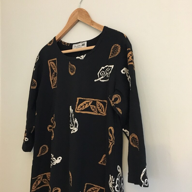 FREE US SHIPPING Vintage 90s Long Black Lightweight Sweatshirt Dress w Cream and Brown Leaf Print 40 chest