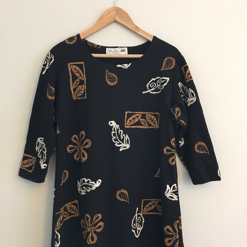 FREE US SHIPPING Vintage 90s Long Black Lightweight Sweatshirt Dress w Cream and Brown Leaf Print 40 chest