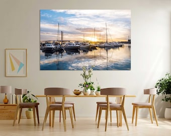 Impresión fotográfica sobre lienzo de un atardecer en el puerto deportivo, arte mural costero