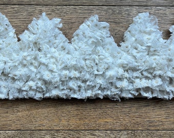 White embroidered daisy ruffle crown