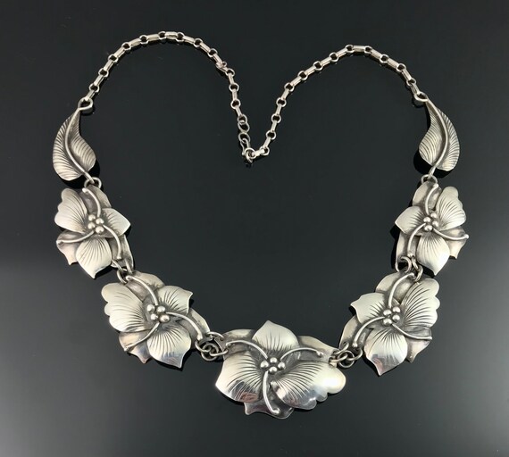 Vintage Silver Flower Necklace main image 0