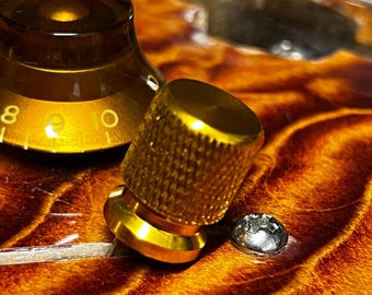 Gold Knurled Skirted Aluminum Switch Tip - Fender/Import