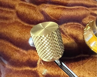 Punta de perilla de interruptor de acero inoxidable moleteada en oro compatible con Strat Tele - Kinnatone - Corta