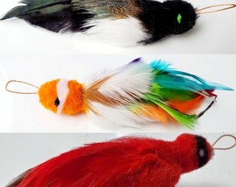 3 Bird Combo Pack Cat Toy - Bettie Blackbird, Percy, Charlie teaser de juguete de plumas de Tiga Toys, pluma, interactivo hecho a mano,