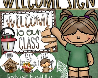 Puede incluir: Un letrero de bienvenida de dibujos animados con el texto "WELCOME SIGN" en la parte superior. El letrero dice "WELCOME to our CLASS" e incluye ilustraciones de una cabaña, una fogata y un niño con una caña de pescar. Diseñado para uso en el aula.