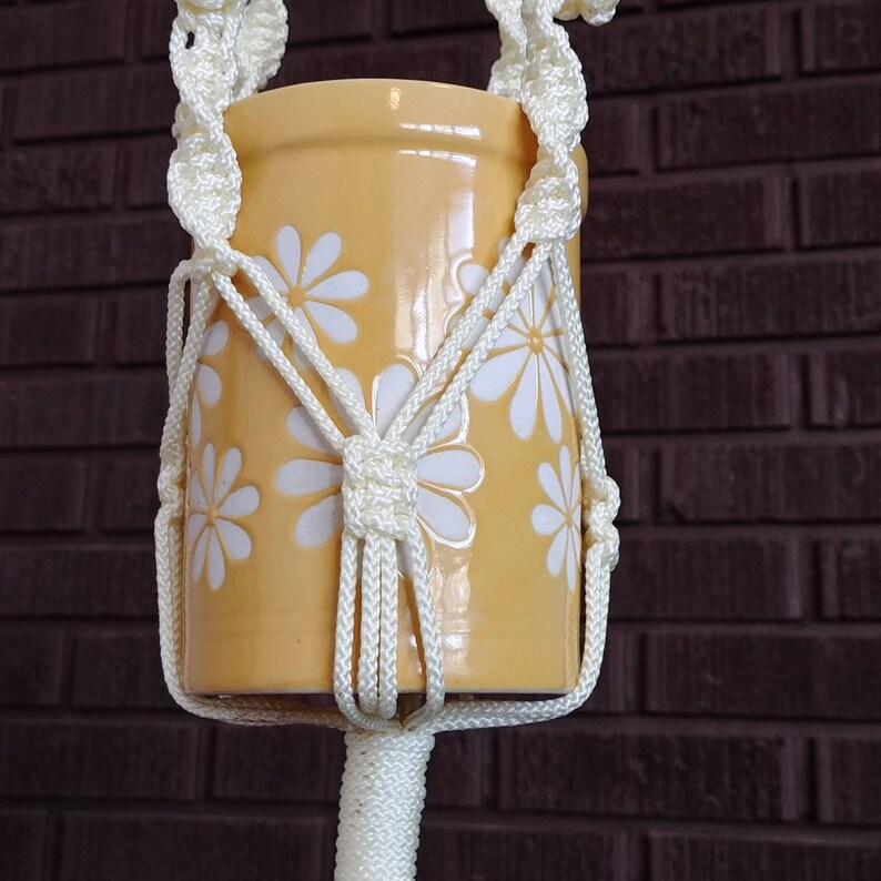 1970/'s Jungle Style Outdoor Plant Hanger Macrame Plant Hanger with Flower Power Plant Pot Bohemian Patio Decor Daisy Decor Macrame