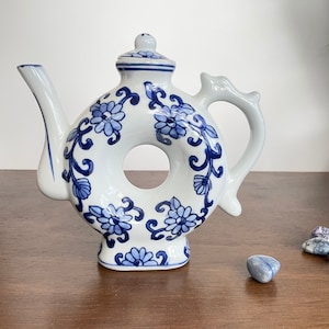 Blue & White Chinese Teapot/ Cute Personal Size Liling China Tea Pot With  Reseased Lid/ Small Pretty Floral Designed Ceramic Teapot 