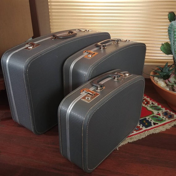 Decorative Vintage Suitcases Set for Women