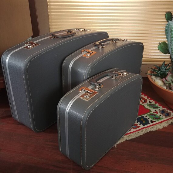 Decorative Vintage Suitcases Set for Women