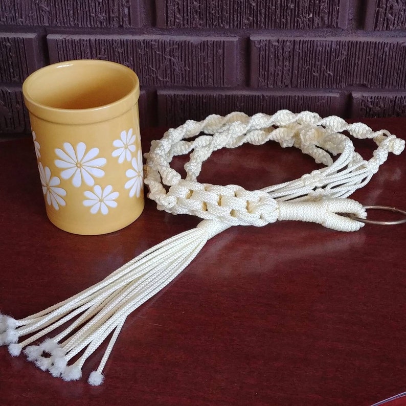 1970/'s Jungle Style Outdoor Plant Hanger Macrame Plant Hanger with Flower Power Plant Pot Bohemian Patio Decor Daisy Decor Macrame