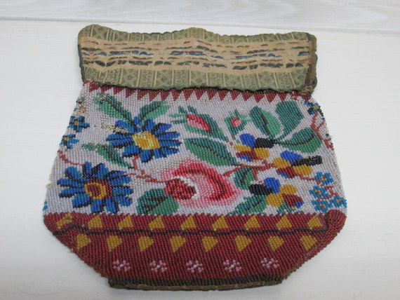 Vintage Beaded Pouch/Purse in a  Floral Design/Fl… - image 1