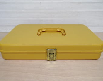 Vintage Wil-hold Sewing Thread and Bobbin Box/Yellow Sewing Case