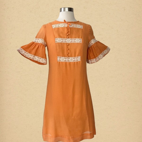 Vintage 70s Boho Prairie Shift Dress w/ Fluted Sleeves