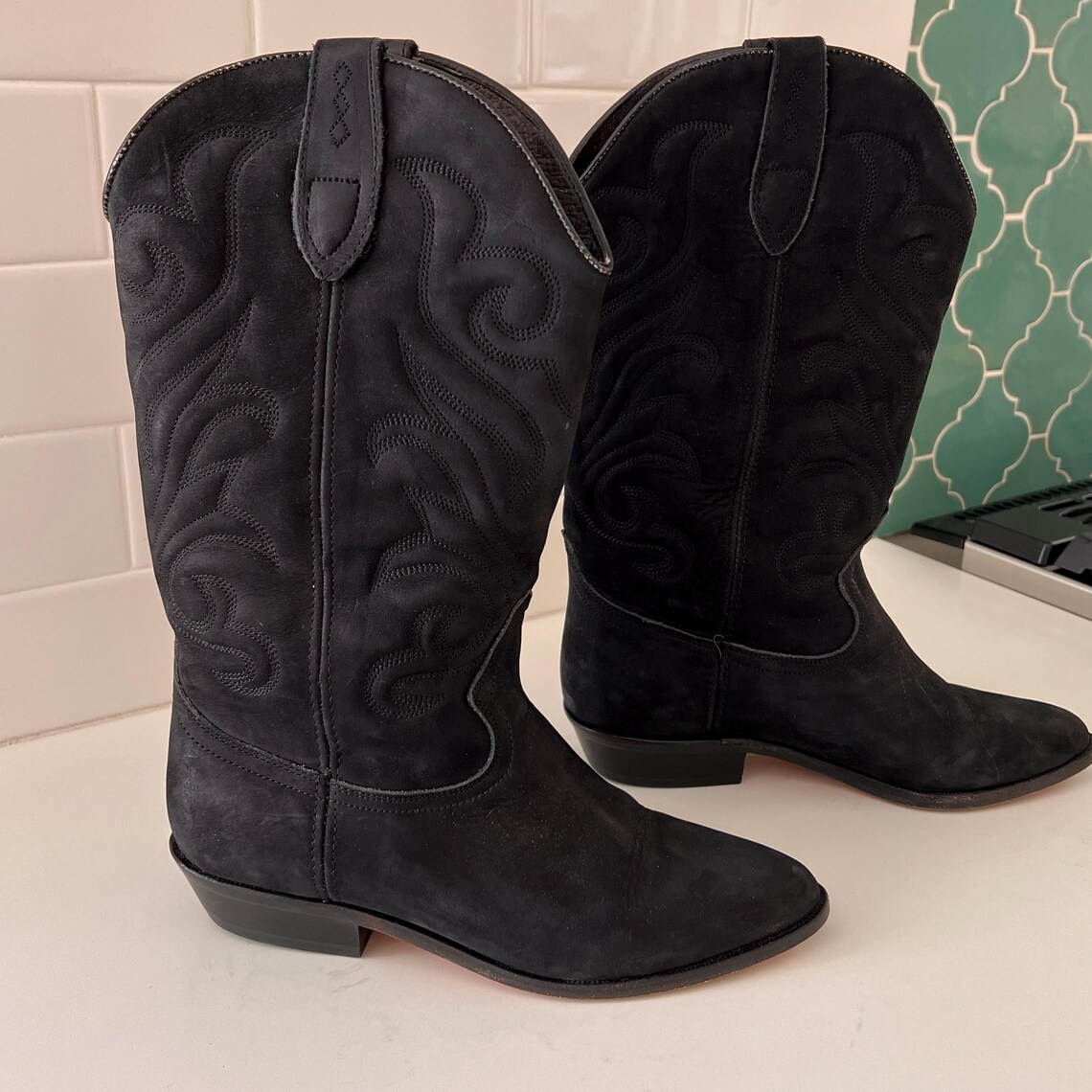 Vintage Black Suede Cowboy Western Boots, Vintage Size 7, foto 1 di 5