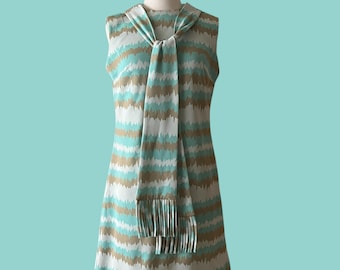 Vintage jaren 70 mod-abstracte jurk met sjaal, Leslie Fay Knits-patroon