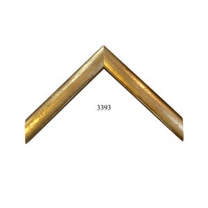 May include: A golden-colored picture frame corner with a textured finish. The frame is angled, showcasing the corner joint. The number "3393" is printed on the frame. This frame is suitable for displaying artwork or photographs.