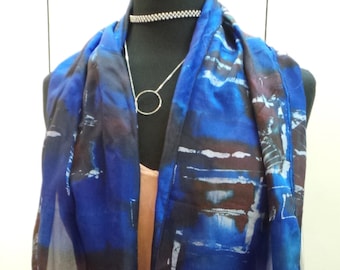 Bufanda de seda, bufanda de batik, pintura de seda, bufanda perfecta para las mujeres, regalo para ella, regalo para los del amor, azul, negro, gris y azul claro bufanda