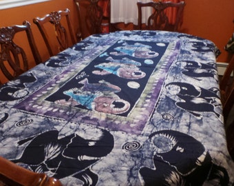 Navy-blue base elephant designed table cloth (6 persons)