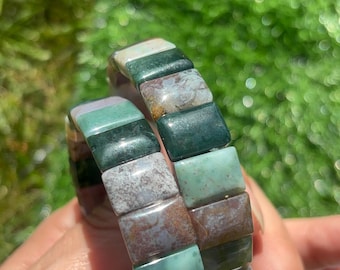 Pulsera rígida Ocean Jasper Madagascar: Energía calmante, cuentas de cristal rectangulares