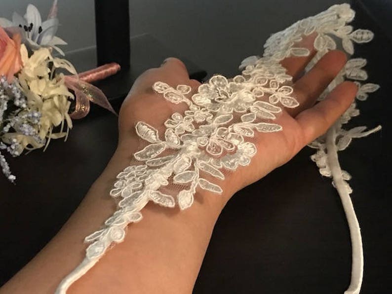 OFF WHITE Made to Order DS06 Detachable Lace Straps