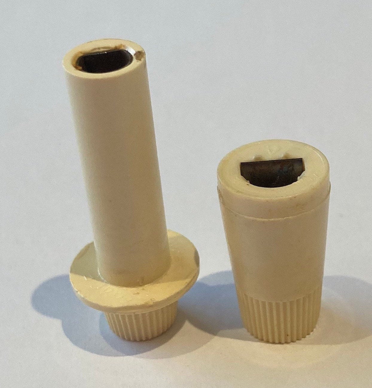 2 Vintage Clock Radio Knobs Catalin Small White Ribbed D Shaft Etsy