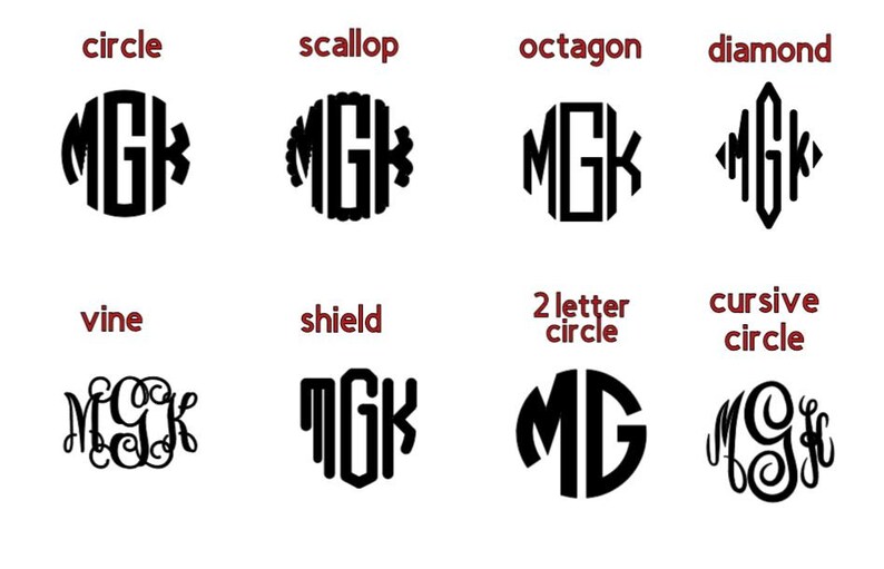Op de afbeelding: Een grafiek met verschillende monogram-stijlen, waaronder cirkel, schelp, achthoek, diamant, wijnstok, schild, cirkel met 2 letters en cursief schrift.